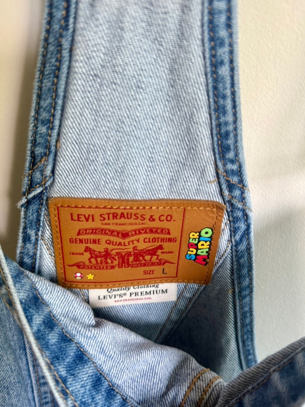 Levi’s Premium Super Mario Nintendo Women’s Denim Overall Shorts - Picture 2 of 3